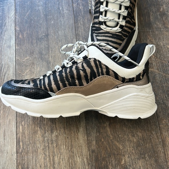H&M Zebra Print Sneakers with White Accents - Picture 5 of 8